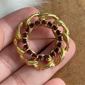 Vintage Chain Link Wreath brooch with Dark Red Rhinestone
